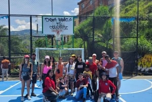 Graffitirundtur i Comuna 13 og kabelbane (med lokale guider)