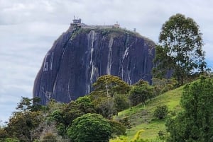 Guatapé: Iconic rock climbing for beginners and experts.