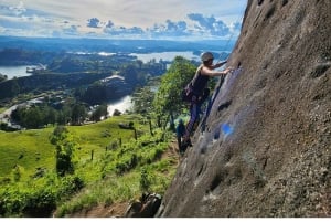 Guatapé: Kultowa wspinaczka skałkowa dla początkujących i ekspertów.