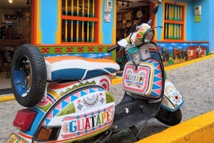 Guatape-touri toiminnassa; seikkailu vesiskootterilla tai wakeboardilla!! Piedra del Peñol