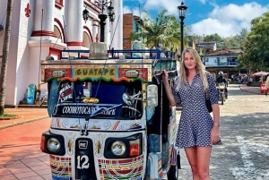Guatape-touri toiminnassa; seikkailu vesiskootterilla tai wakeboardilla!! Piedra del Peñol