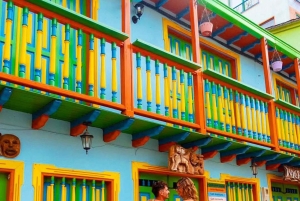 Guatape-touri toiminnassa; seikkailu vesiskootterilla tai wakeboardilla!! Piedra del Peñol