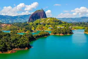 Guatape-touri toiminnassa; seikkailu vesiskootterilla tai wakeboardilla!! Piedra del Peñol