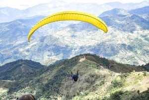 Guatape: Paragliding Experience