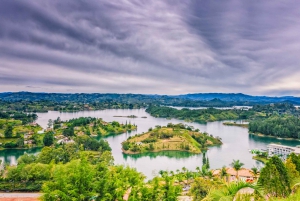 From Medellin: Guatape El Peñol with Boat, Breakfast & Lunch