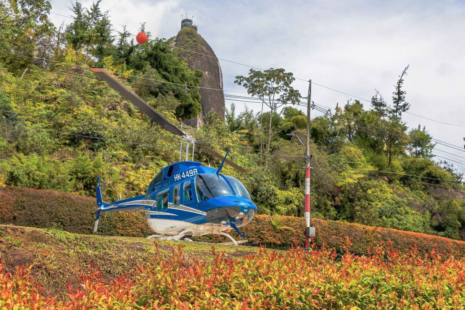 Guatapé: Panoramaflug mit dem Helikopter über den Stausee (6 Minuten)