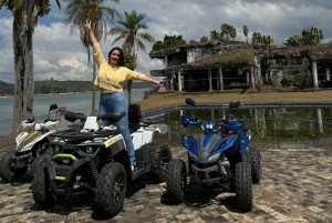 Guatapé Tour per Chiva + Bezoek aan de Hacienda van Pablo Escobar
