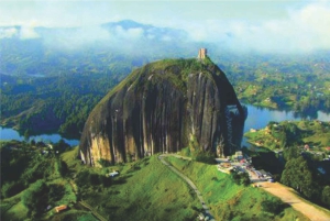 Guatapé: Tour Guatapé y Peñol desde Medellín todo incluido.