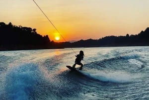 Guatapé: Experiencia de wakeboard y wakesurf
