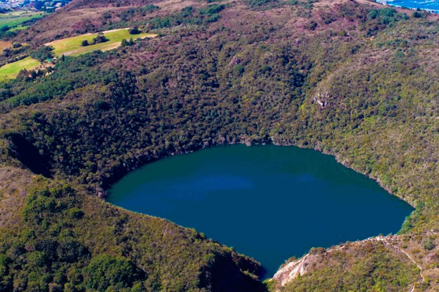 Excursión Compartida Lago Sagrado de Guatavita y Casa Loca