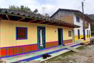 Opastettu kävelyretki Quinchanaan, värikkääseen esi-isien kylään