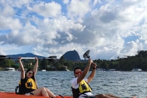 Kayak tour on Lake Guatapé