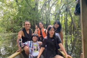 Leticia: tour in canoa sull'Amazzonia con bagno