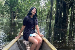 Leticia: tour in canoa sull'Amazzonia con bagno