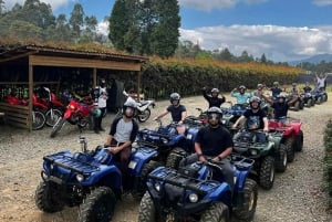 Medellín: Tour mit dem Quad (ATV) durch 3 Berge und Wasserfall