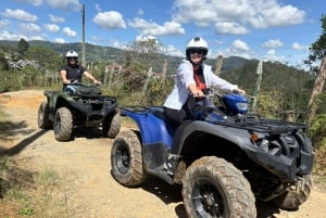Medellín: Tour mit dem Quad (ATV) durch 3 Berge und Wasserfall