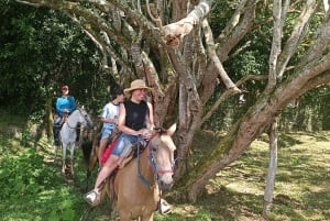Medellín: Boat ride adventure + Horseback riding excursion in Santa Fe de Antioquia