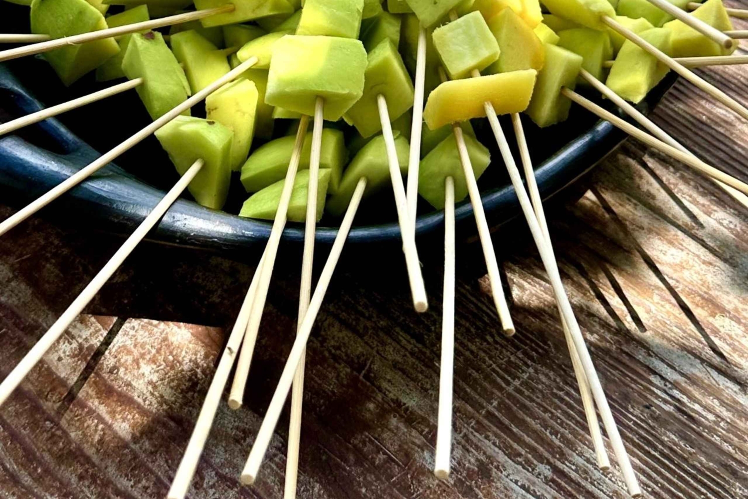 Medellín: Agro Tour El Llano with Tastings & Lunch