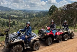 Medellín: Tour mit dem Quad (ATV) durch 3 Berge und Wasserfall