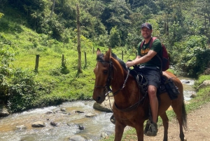 Medellín: Caldas Horseback Riding Tour with Drinks