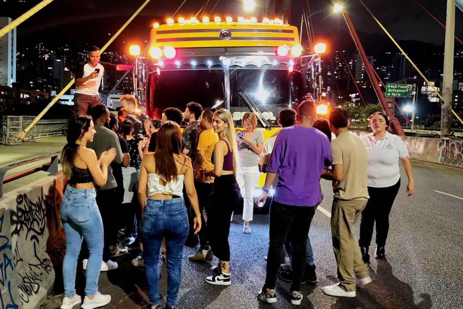 Medellín: Chiva Rumbera De Fiesta