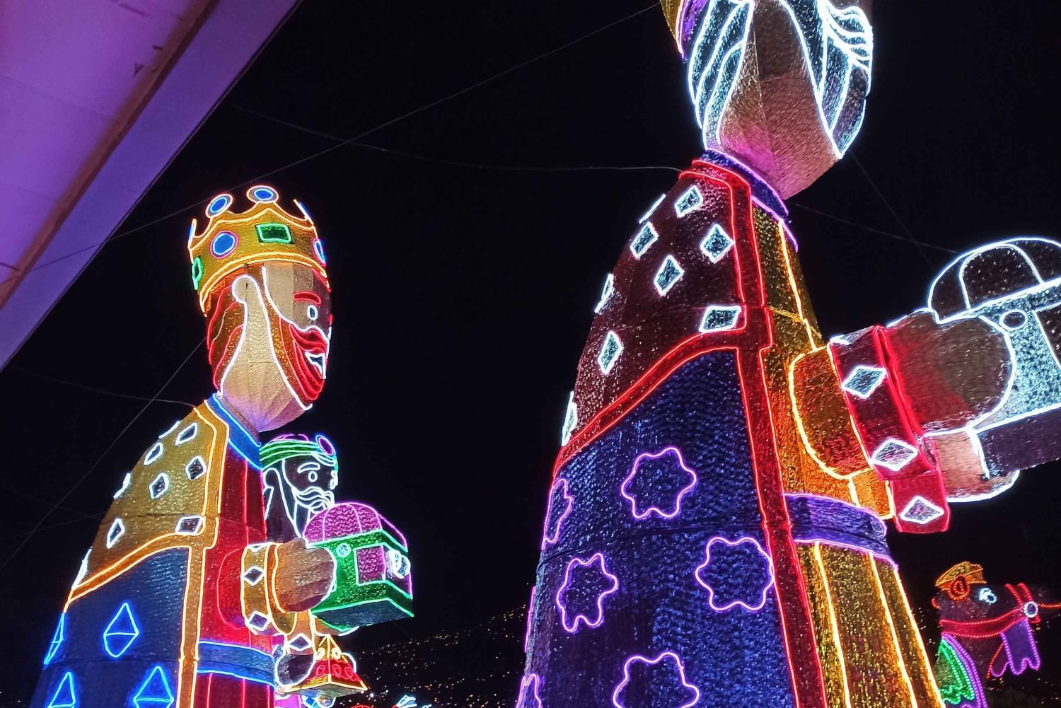 Medellin: Christmas Lights City Tour in a Themed Vehicle