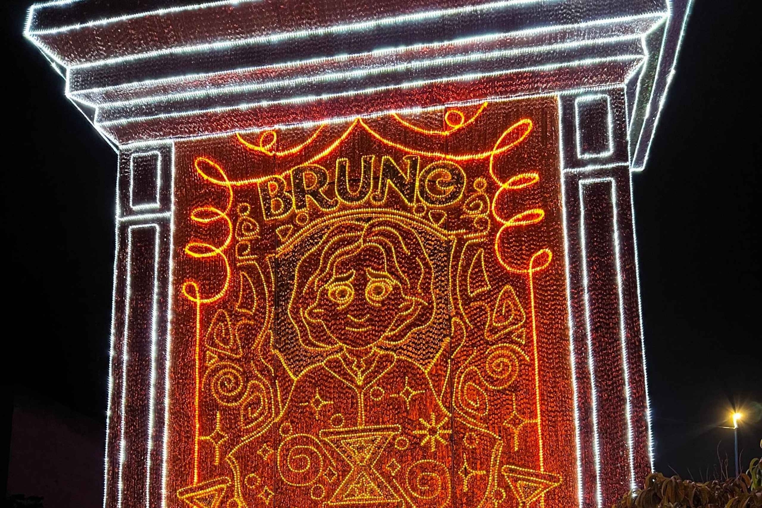 Medellin: wycieczka po mieście w świątecznych światłach w pojeździe tematycznym