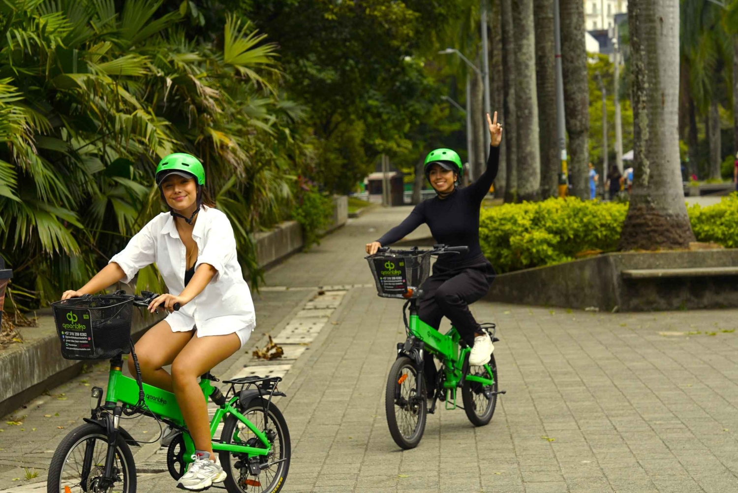 Medellín: Byrundvisning på cykel med colombianske drikkevarer og snacks