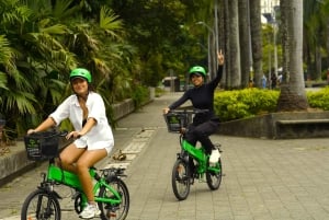 Medellín: Byrundvisning på cykel med colombianske drikkevarer og snacks