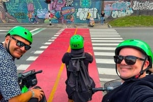 Medellín: Byrundvisning på cykel med colombianske drikkevarer og snacks