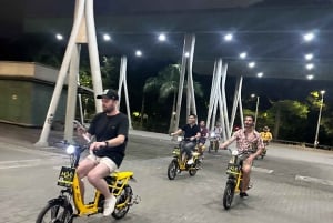 Medellin : visite privée nocturne en vélo électrique + dîner gastronomique