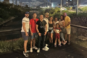Medellin : visite privée nocturne en vélo électrique + dîner gastronomique