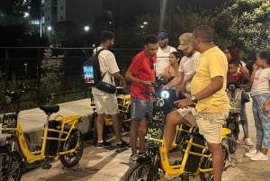 Medellin : visite privée nocturne en vélo électrique + dîner gastronomique