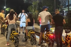 Medellin : visite privée nocturne en vélo électrique + dîner gastronomique