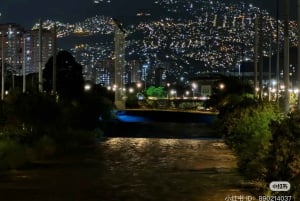 Medellin : visite privée nocturne en vélo électrique + dîner gastronomique