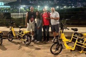 Medellin : visite privée nocturne en vélo électrique + dîner gastronomique