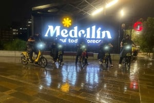 Medellin : visite privée nocturne en vélo électrique + dîner gastronomique