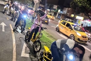 Medellin : visite privée nocturne en vélo électrique + dîner gastronomique