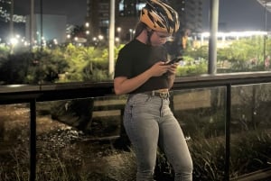 Medellin : visite privée nocturne en vélo électrique + dîner gastronomique