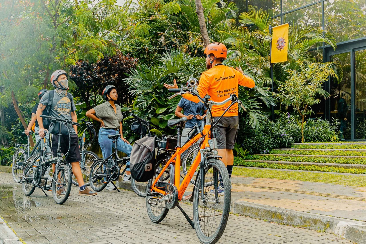 Medellín: City Tour by Electric Bike with Fruit & Coffee