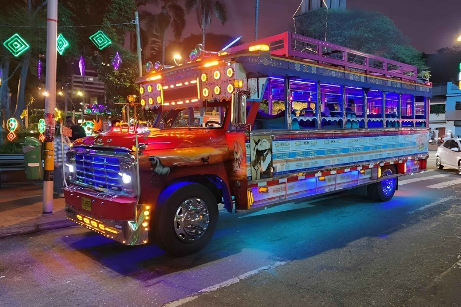 MEDELLIN : VISITE DE LA VILLE NUIT DE LA VILLE + OPEN BAR