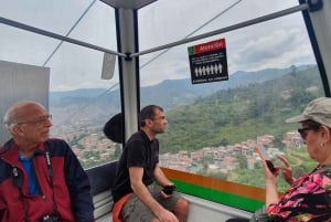 Medellin: Luxury and Private City Tour in French