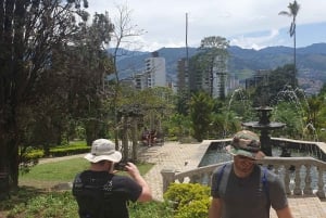 Medellin: Luxury and Private City Tour in French