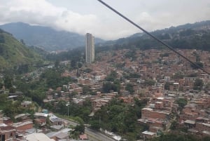 Medellin: Luxury and Private City Tour in French