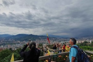 Medellin: Luxury and Private City Tour in French