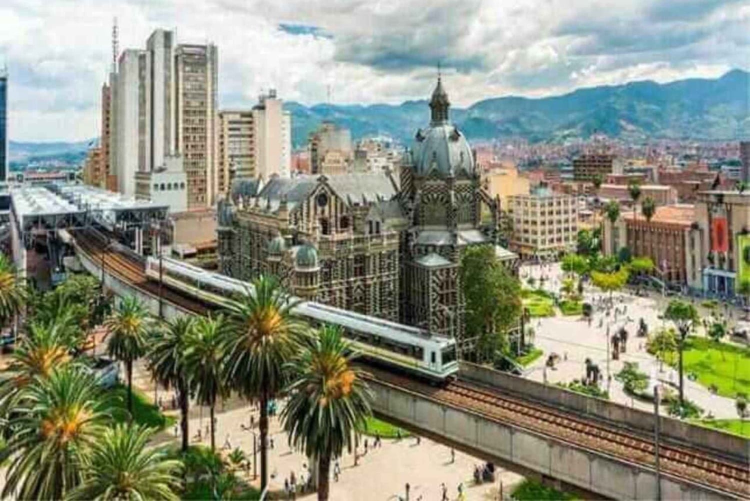 Medellínin CityTour: Pueblito Paisa, Plaza Botero, Comuna 13, näköalapaikat ja paljon muuta
