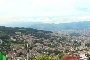 Medellín Coffee Farm Tour with Trolley and Cable Car Ride