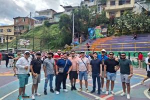 Medellín: tour particular pelas Comunas 13 e 3 com teleférico
