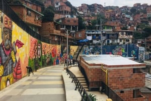 Tour de la ciudad por la Comuna 13 y el centro de Medellín