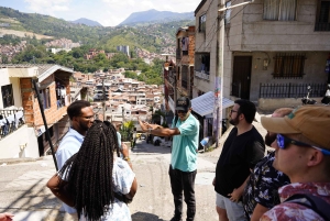 Medellín: Comuna 13 und Graffiti Geführte Tour mit einem lokalen Guide